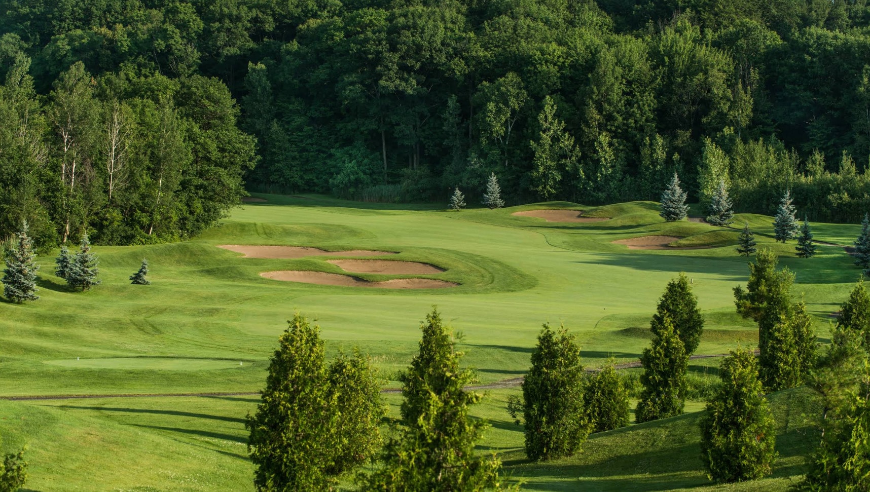 A lush summer view at Le Versant Golf Club A lush summer view at Le Versant Golf Club